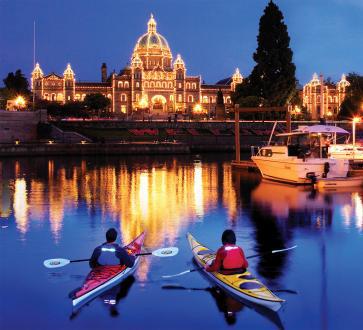 Kayaking near parliament building in night time